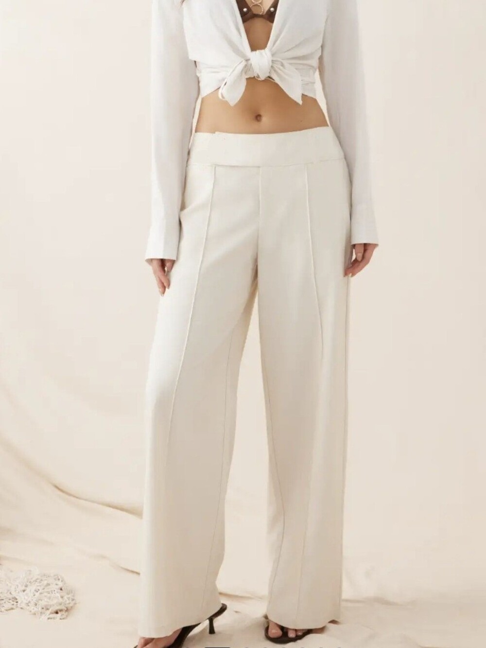 White Low-Rise Pleated Pants Size M. Never Worn.